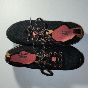 Clarks Outdoor Women's sz 7.5 Black and Coral shoes